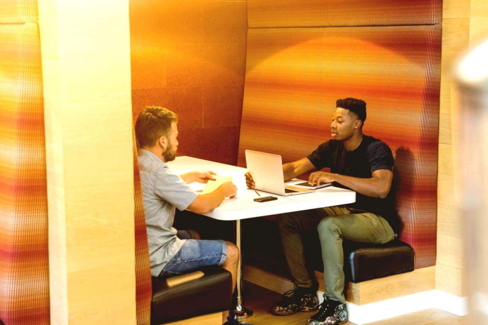 Environnement de travail collaboratif pour formation financière