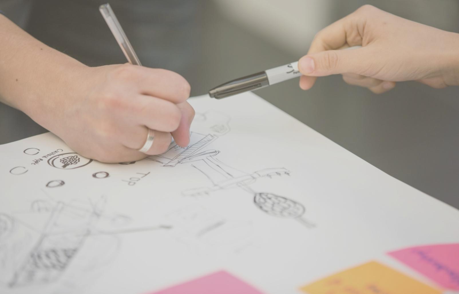 Espace de formation moderne avec équipements informatiques